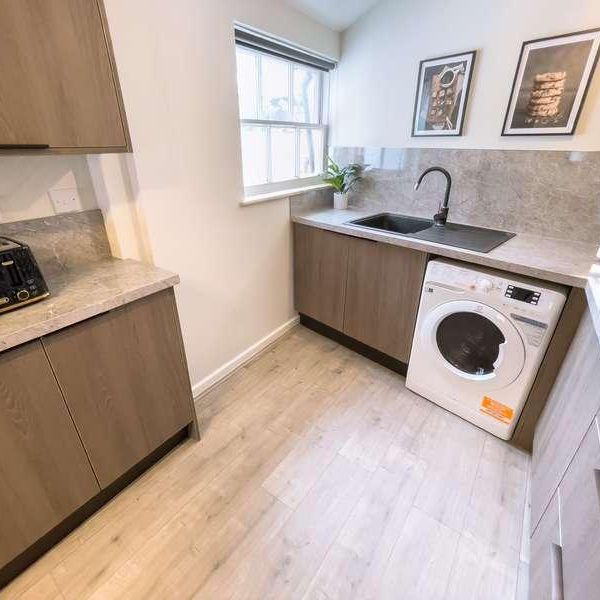 Clarence Street, L3 - Photo 1