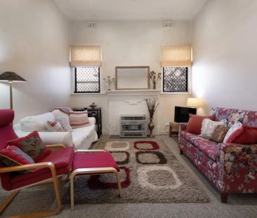 Eaglehawk Cottage filled with character - Photo 1