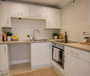 1 bedroom ground floor flat to rent - Photo 3