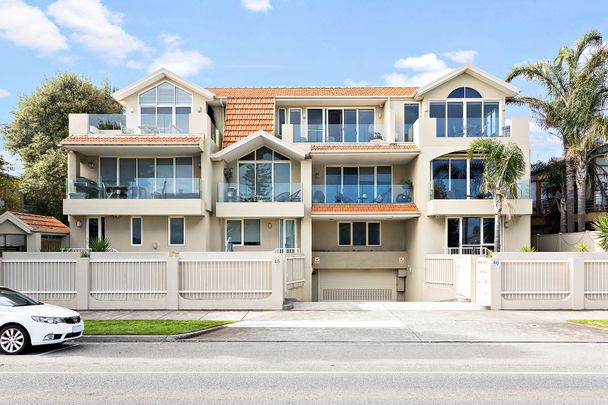 Unit 1/45-46 Marine Parade, St Kilda. - Photo 1