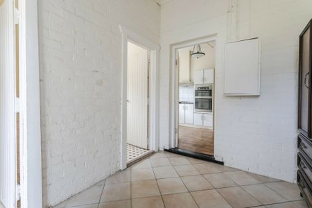 Charming Home in Prospect - Photo 2