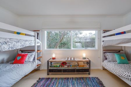 Coastal Comfort in a Quiet Portsea Court - Photo 5