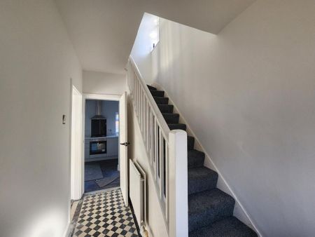 3 bedroom semi-detached house to rent - Photo 3
