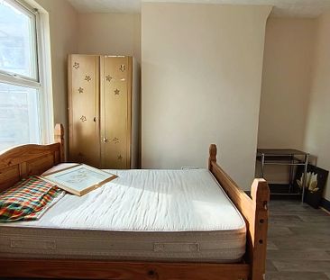 £875 PCM, Furnished Two Bedroom First Floor Flat in Chepstow Road, ... - Photo 3