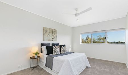 3 Bed // 2 Bath // 2 Car Spots!! - Photo 3
