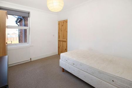 4 bedroom terraced house to rent - Photo 4