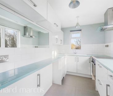 Hunting Gate Drive, Chessington - Photo 6