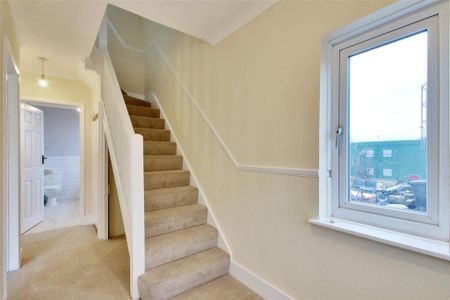 4 bedroom end of terrace house to rent - Photo 5