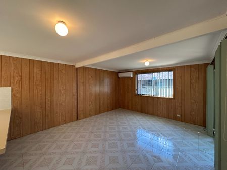 4 Bedroom - 2 Bathroom - Minutes Walk to Beach - Photo 5