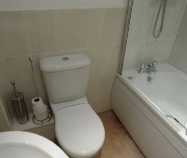 Royal Troon Drive, Wakefield, West Yorkshire - Photo 2