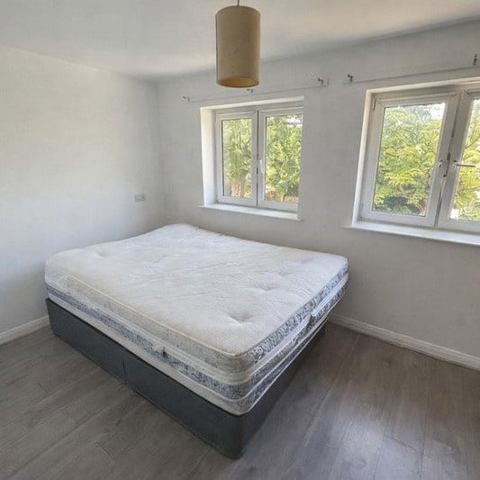 4 Bed Terraced House, Milton Court Road, SE14 - Photo 1