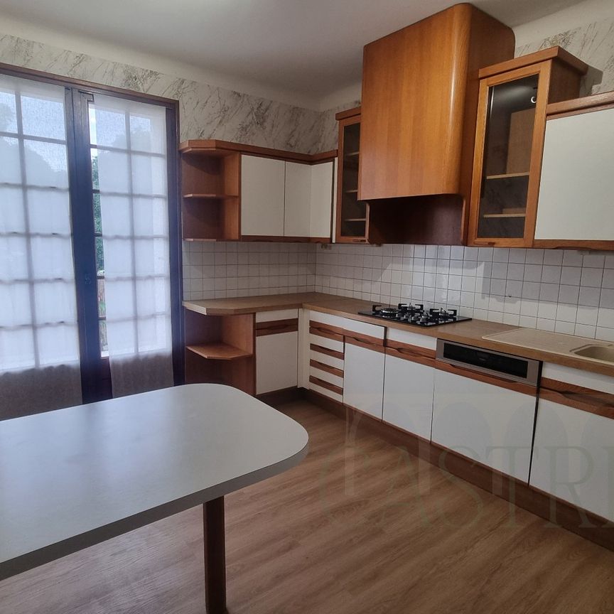 Location Appartement 4 pièces 98m² CASTRIES 34160 - Photo 1