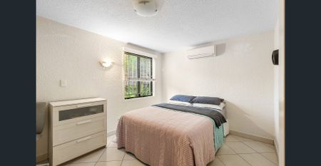 Stylish apartment on the hill above Hasting Street - Photo 4