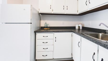 Forest Manor - Photo 2