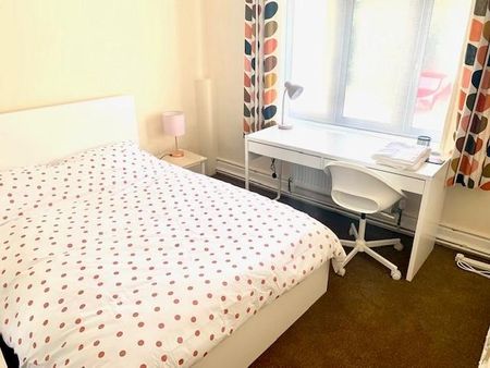 4 bedroom apartment to rent - Photo 5