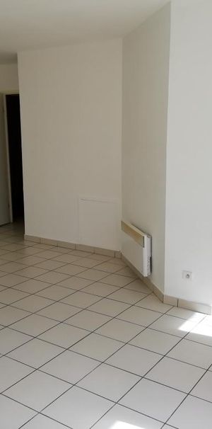 Location Appartement 2 pièces 46m² FECAMP 76400 - Photo 2