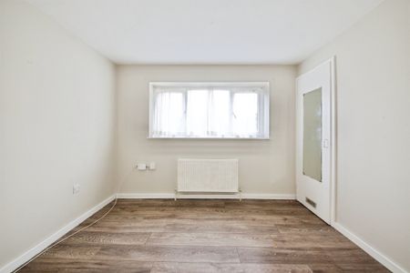 Carters Mead, Harlow - Photo 2