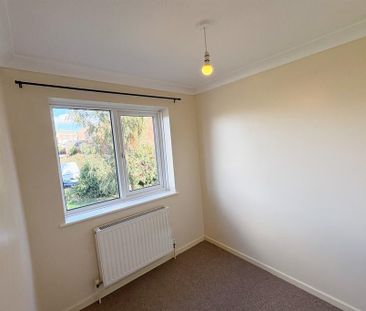 3 bedroom end of terrace house to rent - Photo 3