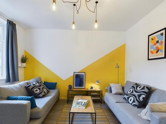 6 bedroom house to rent - Photo 1