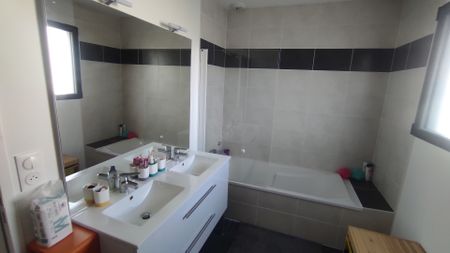 Location Maison 5 pièces 110m² - Photo 3
