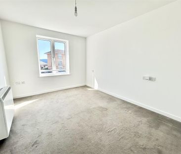 Hawkeswood Road - Photo 2