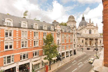 Refurbished, two double bedroom flat with wood flooring throughout, located on the third floor (with lift) of a beautiful red brick period building in Knightsbridge. - Photo 3