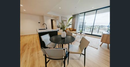 Bright, Stylish & Fully Furnished – Luxury Beachside Apartment on St Kilda Road! - Photo 2