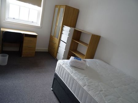 8 Bed Student Accommodation - Photo 5