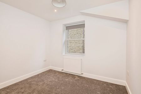 5 Bed Terraced House, Afghan Road, SW11 - Photo 5