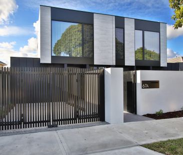 BE IMPRESSED BY STYLE, SPACE & SOPHISTICATION! - Photo 1