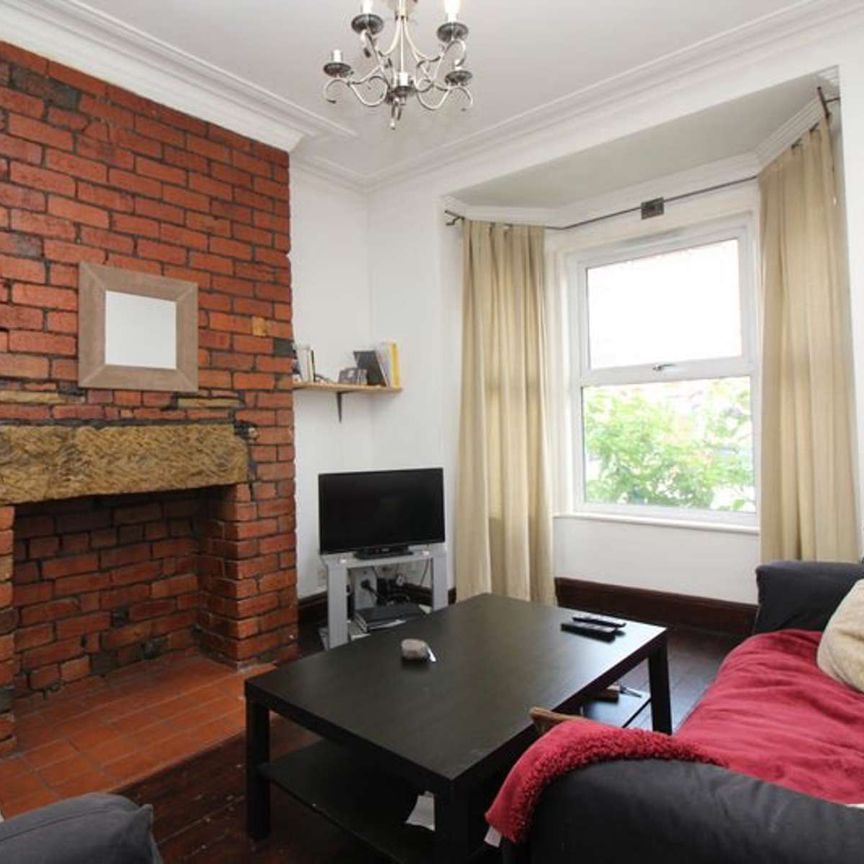 4 Bedroom Professionals House Share Room 2 - Photo 1