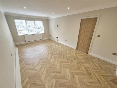 Beech Park - Photo 2