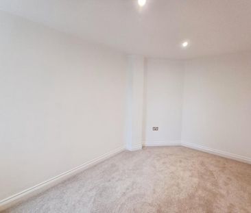 2 bedroom ground floor flat to rent - Photo 2