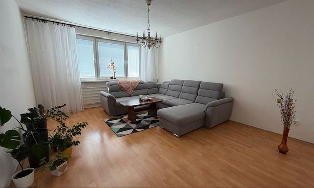 3 izbový byt s balkónom na prenájom Levice - Fotografia 1