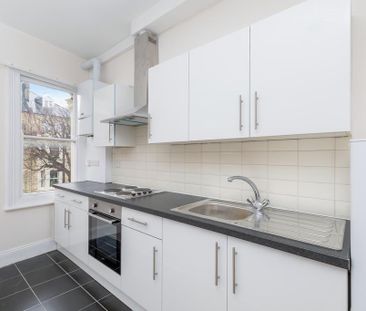 3 bedroom flat to rent - Photo 6