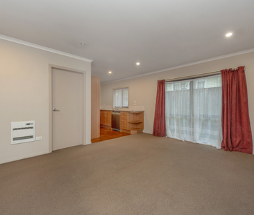 This tidy, two bedroom townhouse is situated within walking distanc... - Photo 4