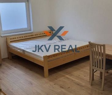 Na prenájom zrekonštruovaná garsónka v centre mesta - Fotografia 2