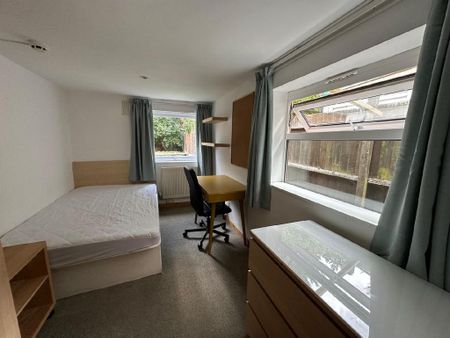 1 bedroom in a house share to rent - Photo 5