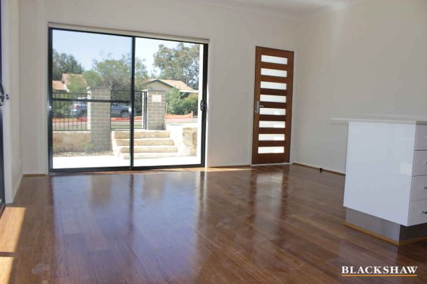 MODERN CORNER TOWNHOUSE - Photo 1