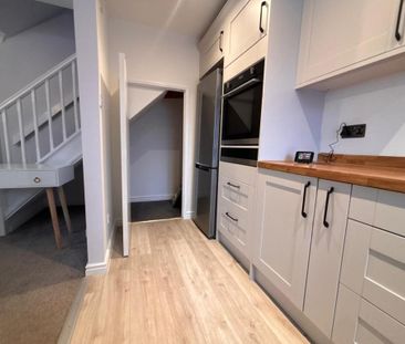 2 bedroom semi-detached house to rent - Photo 6