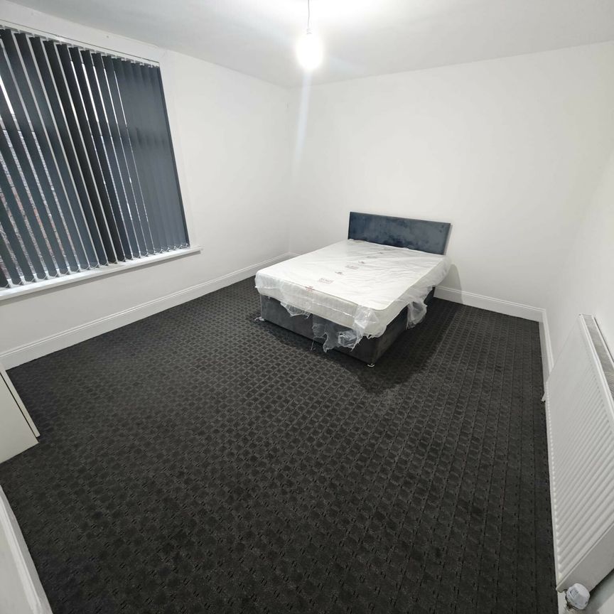 Harehills Place, LS8 - Photo 1