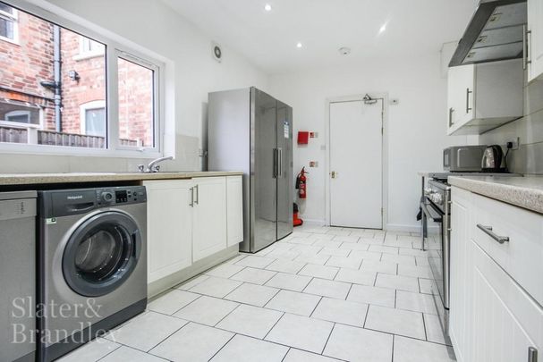 6 bedroom terraced house to rent - Photo 1