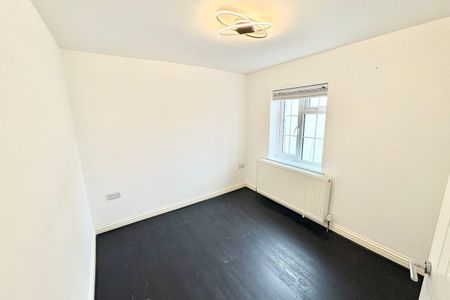 Commercial Street - Photo 4