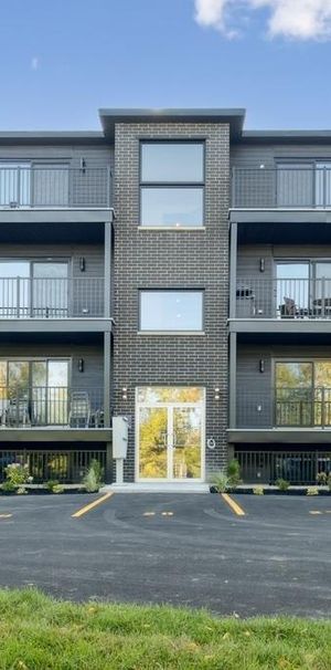 PROMO 1 mois gratuit! Beau 5 1/2 neuf ! Dispo maintenant; Huntingdon - Photo 1