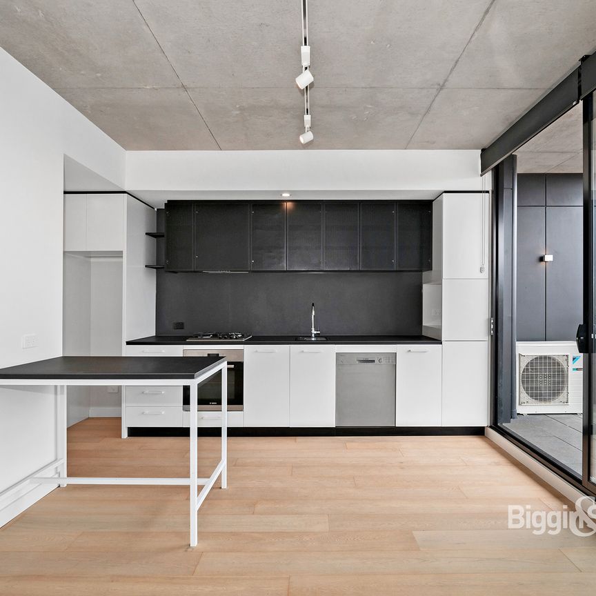 MODERN 2 BEDROOM 2 BATHOOM APARTMENT IN THE HEART OF RICHMOND - Photo 1