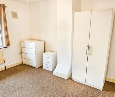 3 bedroom end of terrace house to rent - Photo 3