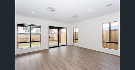 Welcome to 75 Fountain Drive, Beveridge! - Photo 4