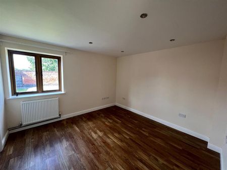 4 bedroom detached house to rent - Photo 4