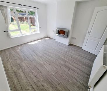 2 bedroom end of terrace house to rent - Photo 2