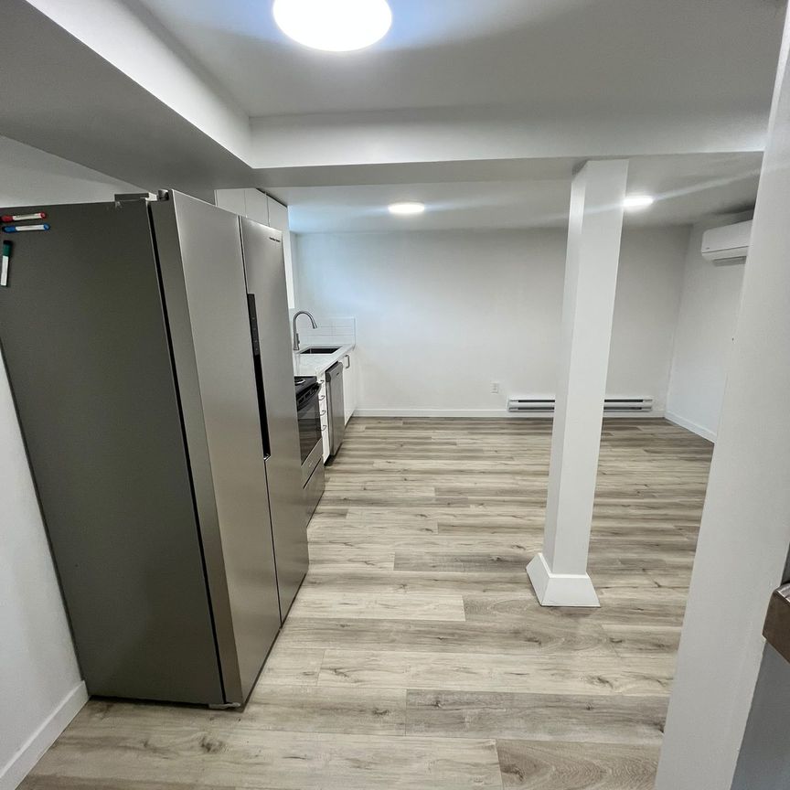 For Lease - 907 Smyth Road Unit# B, Elmvale Acres and Area, Ontario - Photo 1